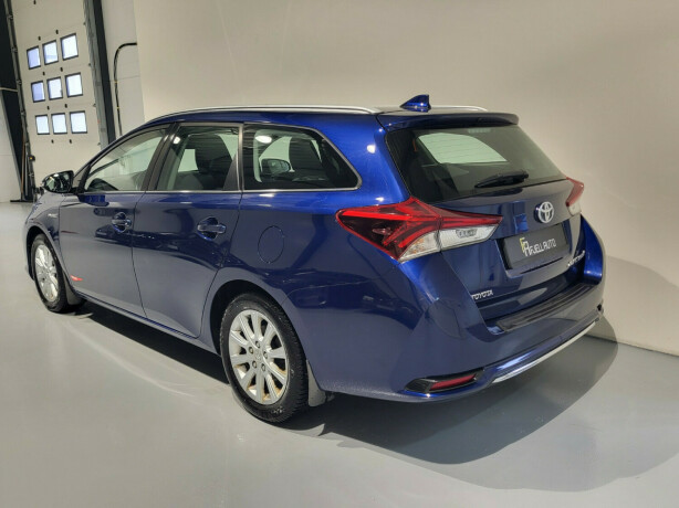 toyota-auris-elektrisitetbensin-2016-big-5