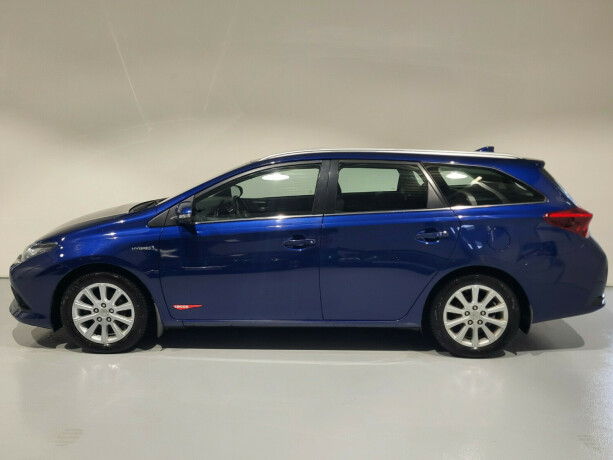 toyota-auris-elektrisitetbensin-2016-big-3