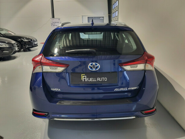 toyota-auris-elektrisitetbensin-2016-big-6