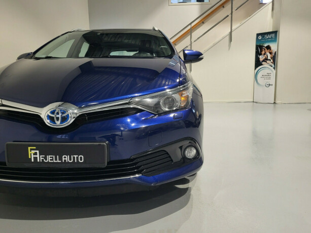 toyota-auris-elektrisitetbensin-2016-big-2