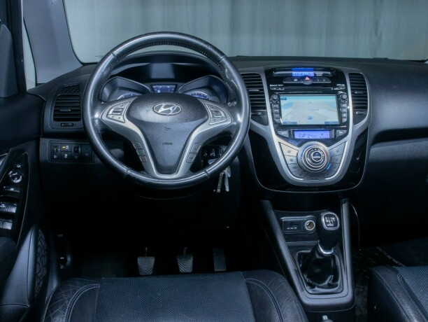 hyundai-ix20-bensin-2011-big-40
