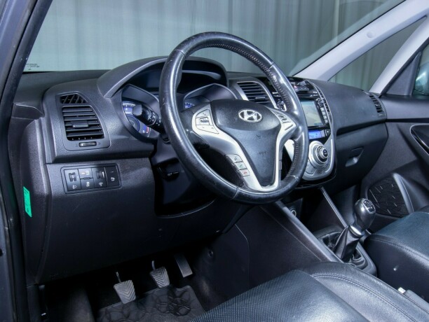 hyundai-ix20-bensin-2011-big-43