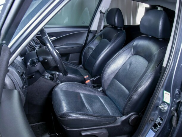 hyundai-ix20-bensin-2011-big-45