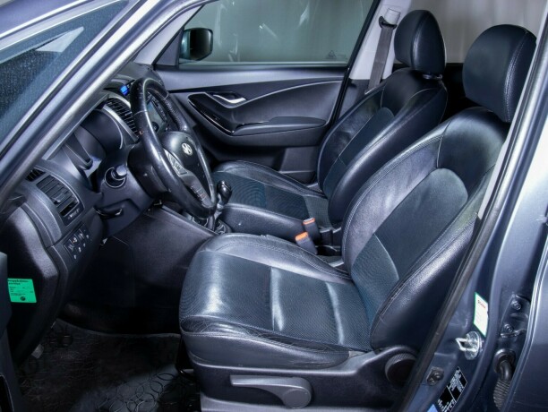 hyundai-ix20-bensin-2011-big-44