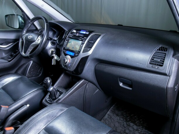 hyundai-ix20-bensin-2011-big-48