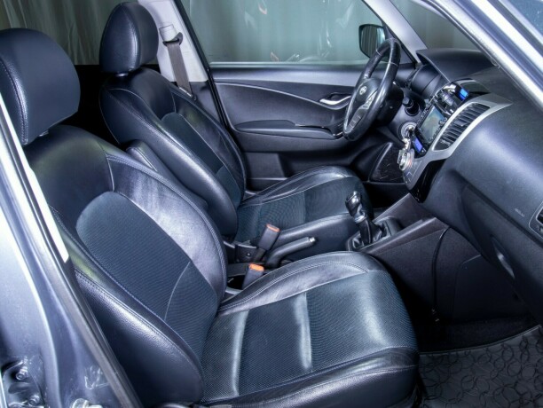 hyundai-ix20-bensin-2011-big-49