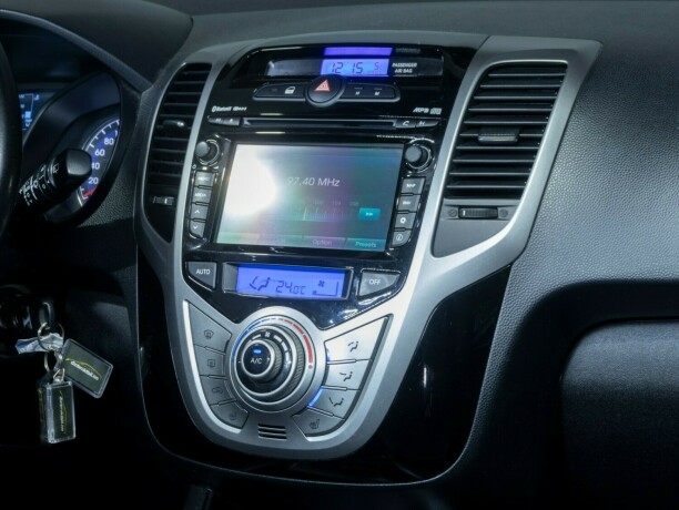 hyundai-ix20-bensin-2011-big-21