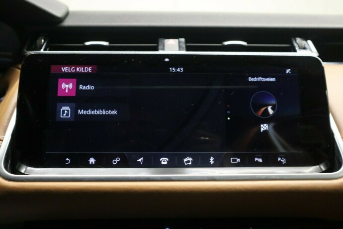 land-rover-range-rover-velar-bensin-2018-big-29