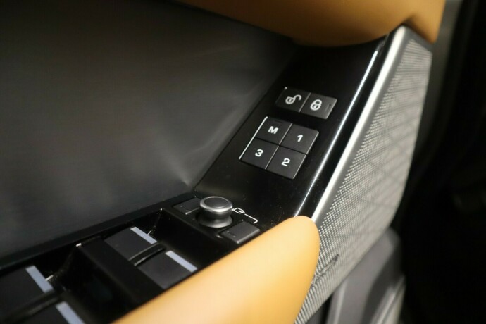 land-rover-range-rover-velar-bensin-2018-big-38