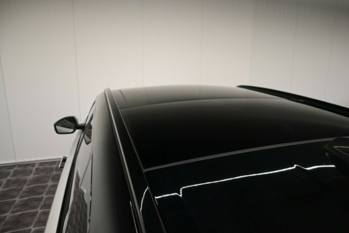 land-rover-range-rover-velar-bensin-2018-big-39