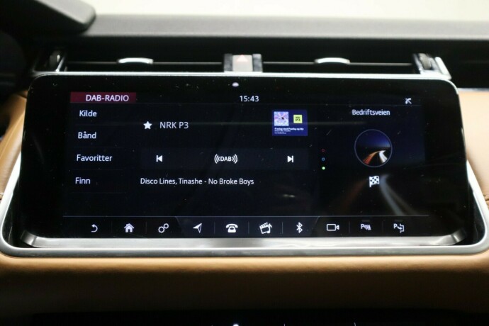 land-rover-range-rover-velar-bensin-2018-big-28