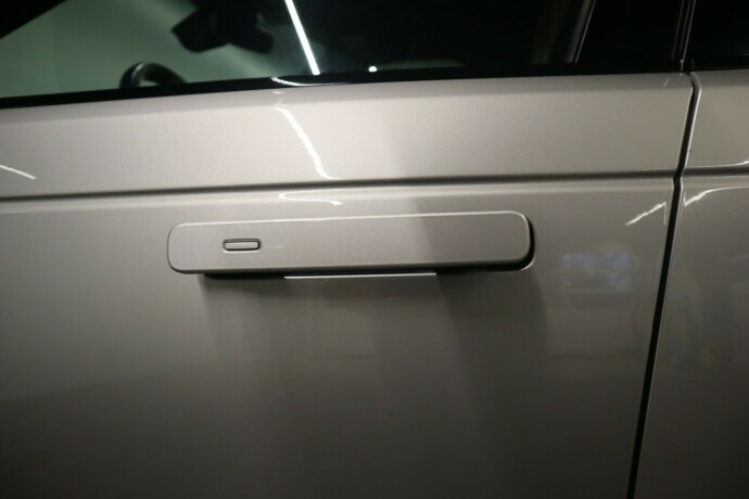 land-rover-range-rover-velar-bensin-2018-big-41