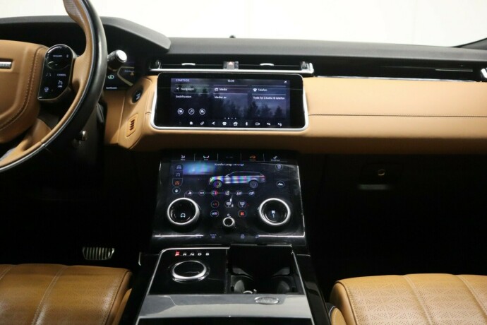 land-rover-range-rover-velar-bensin-2018-big-18