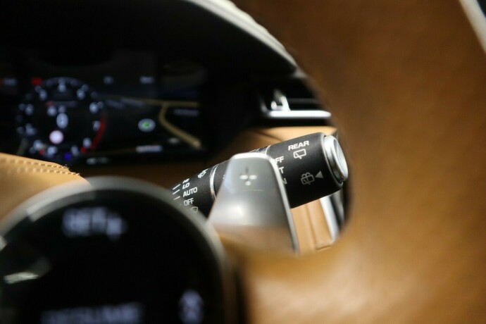 land-rover-range-rover-velar-bensin-2018-big-23