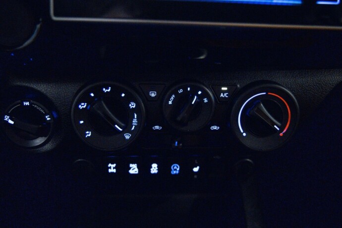 toyota-hilux-diesel-2017-big-16