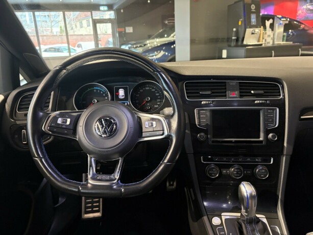 volkswagen-golf-elektrisitetbensin-2017-big-13