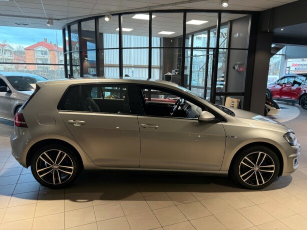 volkswagen-golf-elektrisitetbensin-2017-big-6