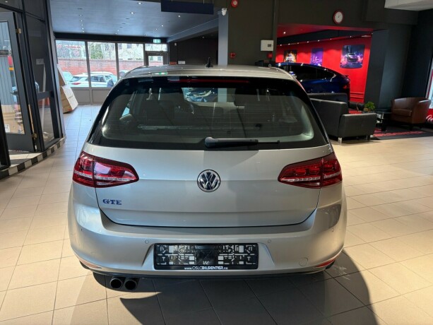 volkswagen-golf-elektrisitetbensin-2017-big-4