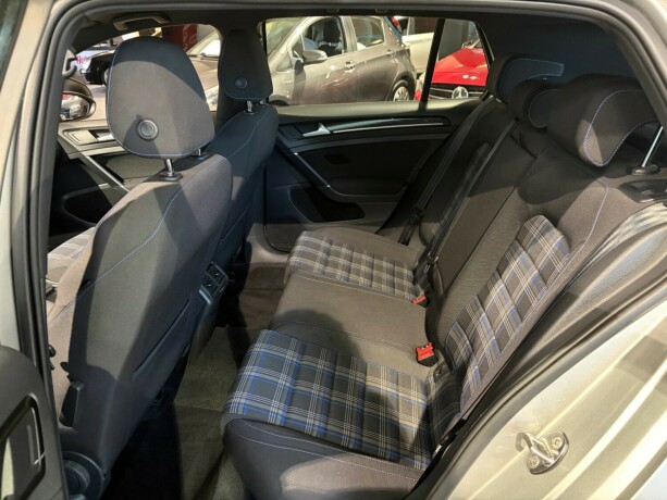 volkswagen-golf-elektrisitetbensin-2017-big-10