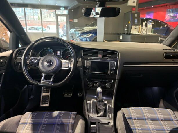 volkswagen-golf-elektrisitetbensin-2017-big-12