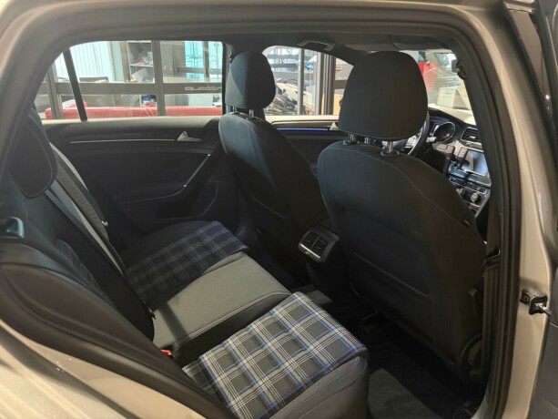 volkswagen-golf-elektrisitetbensin-2017-big-14