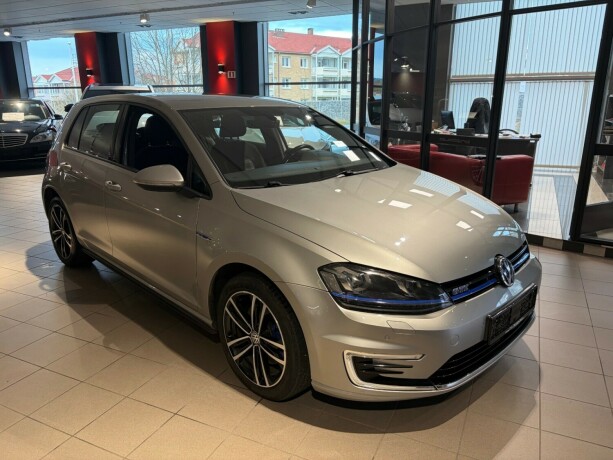 volkswagen-golf-elektrisitetbensin-2017-big-7
