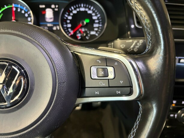 volkswagen-golf-elektrisitetbensin-2017-big-22