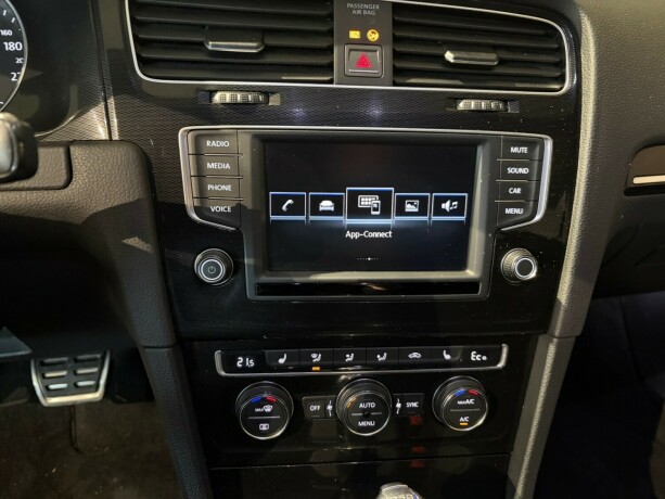 volkswagen-golf-elektrisitetbensin-2017-big-19