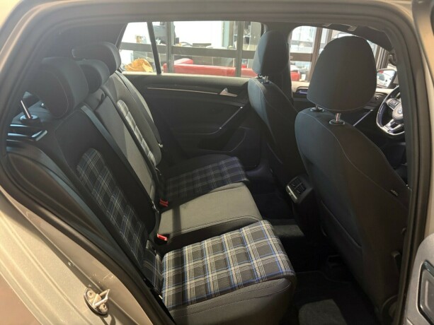 volkswagen-golf-elektrisitetbensin-2017-big-15