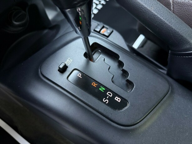 toyota-iq-bensin-2011-big-16