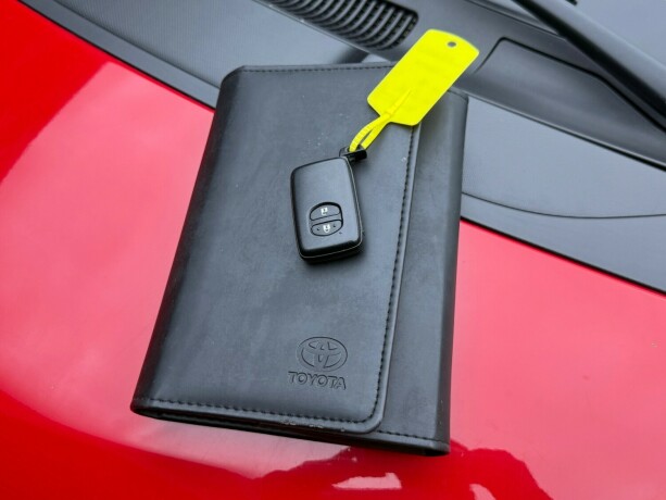 toyota-iq-bensin-2011-big-23