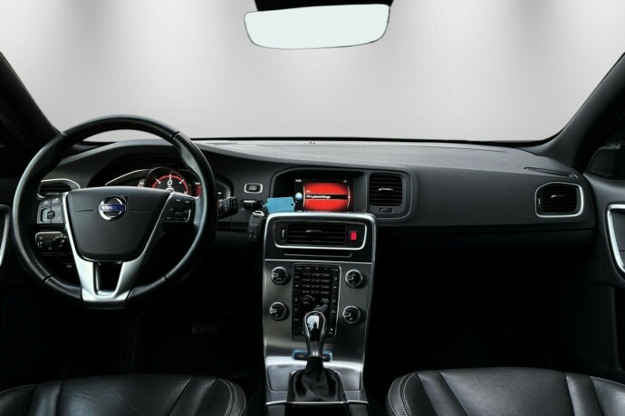 volvo-v60-elektrisitetdiesel-2017-big-12