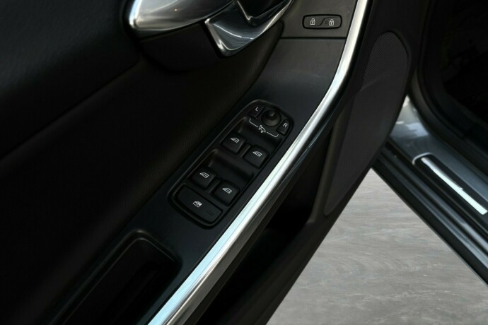 volvo-v60-elektrisitetdiesel-2017-big-18