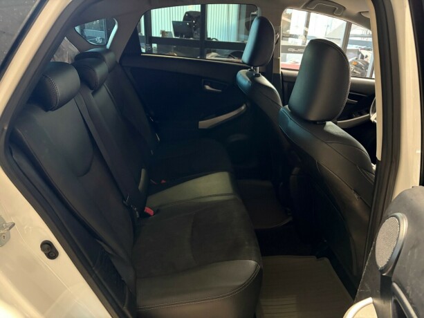 toyota-prius-bensin-2012-big-15