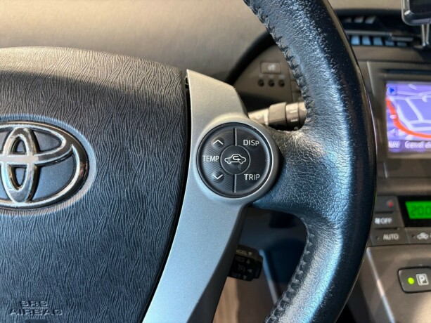 toyota-prius-bensin-2012-big-22