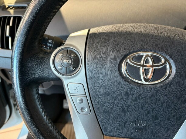 toyota-prius-bensin-2012-big-23