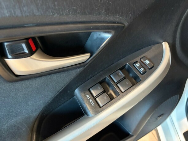 toyota-prius-bensin-2012-big-25