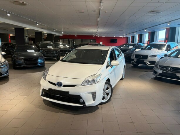 toyota-prius-bensin-2012-big-0