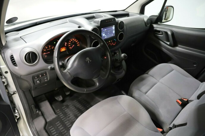 peugeot-partner-diesel-2017-big-5