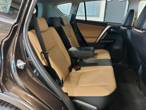 toyota-rav4-bensin-2016-big-23