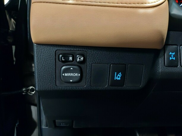 toyota-rav4-bensin-2016-big-27