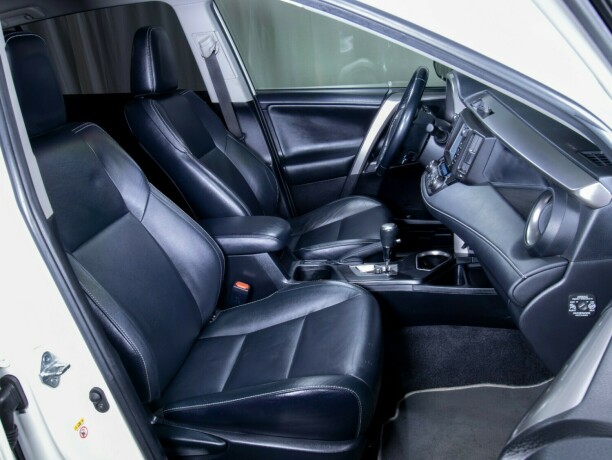 toyota-rav4-elektrisitetbensin-2017-big-59