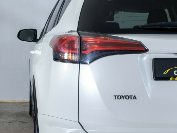 toyota-rav4-elektrisitetbensin-2017-big-9