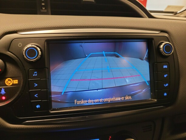 toyota-yaris-elektrisitetbensin-2015-big-21