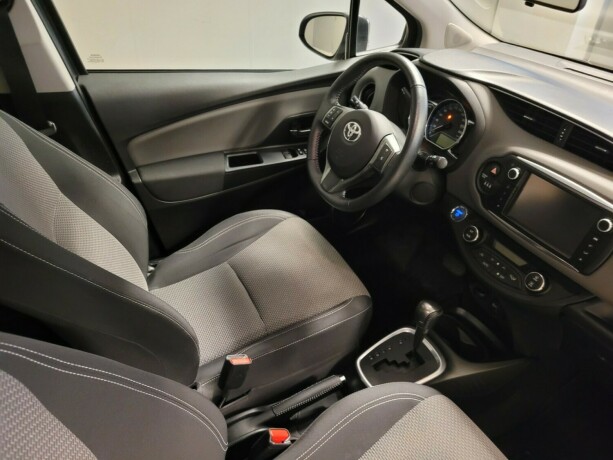 toyota-yaris-elektrisitetbensin-2015-big-13