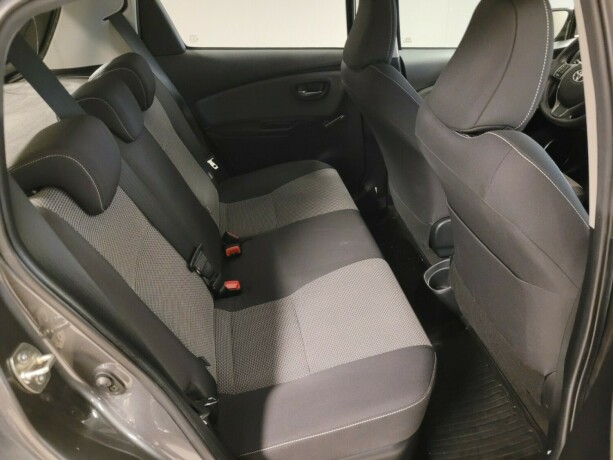 toyota-yaris-elektrisitetbensin-2015-big-15