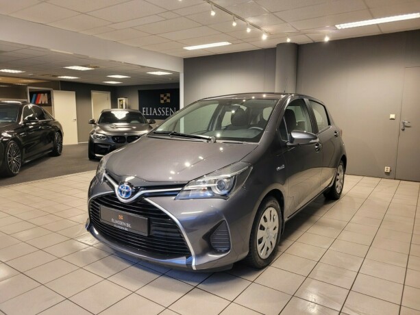 toyota-yaris-elektrisitetbensin-2015-big-7