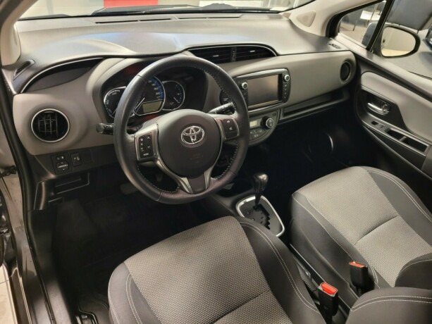 toyota-yaris-elektrisitetbensin-2015-big-17