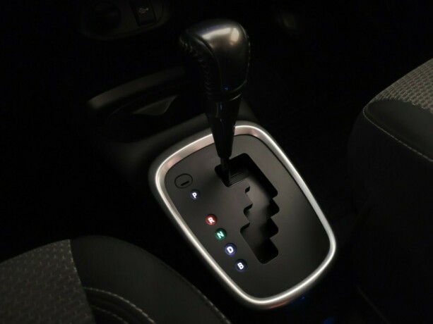 toyota-yaris-elektrisitetbensin-2015-big-19