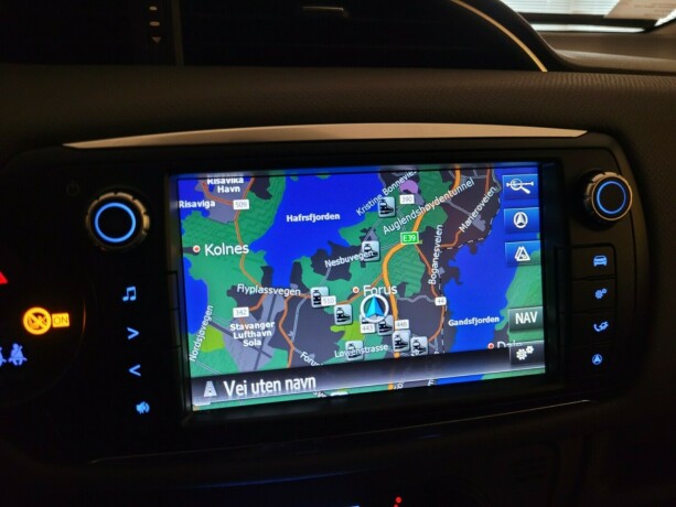 toyota-yaris-elektrisitetbensin-2015-big-22